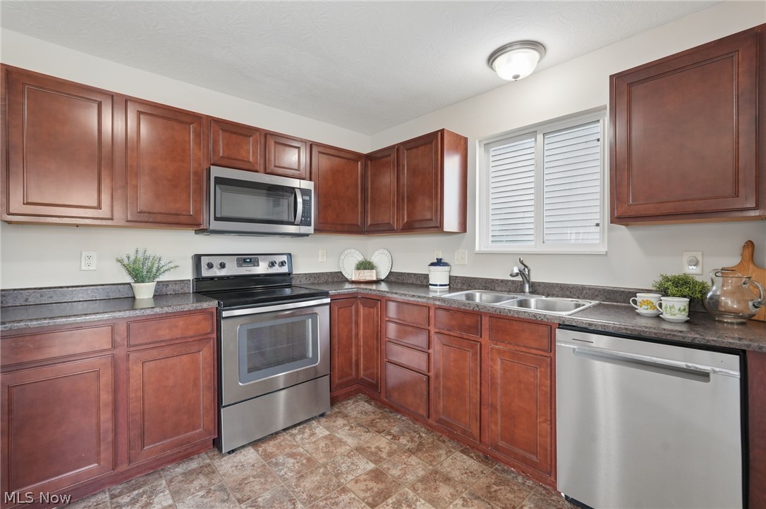 7557 Witch Hazel Drive Property Photo 15