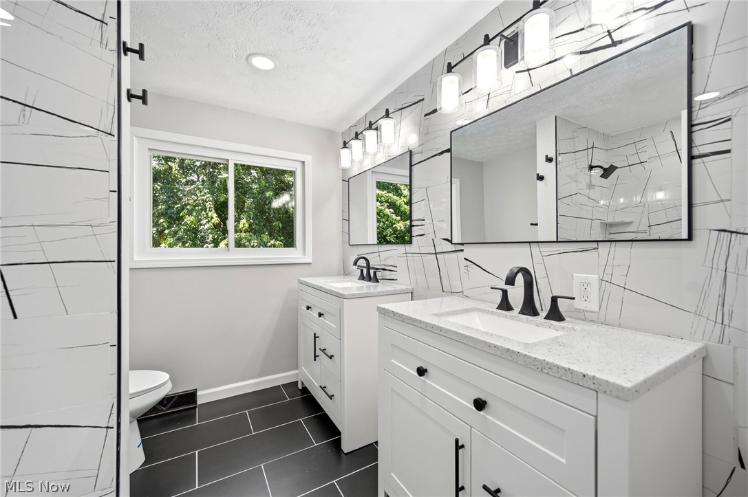 100 Lake Edge Drive Property Photo 24