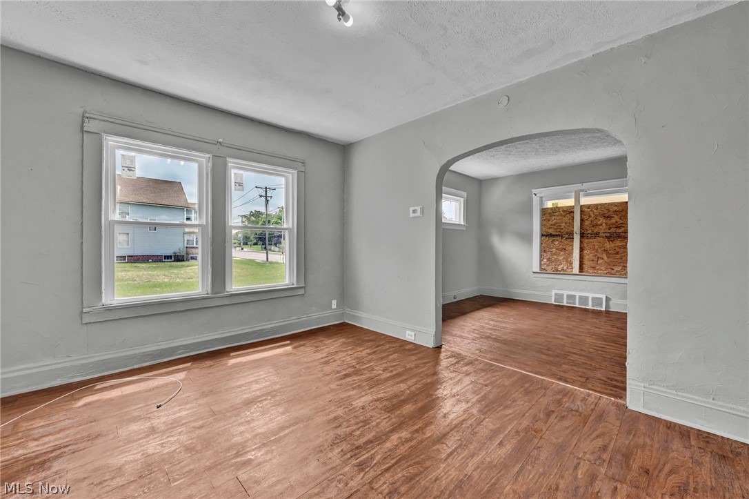 1011 E 140 Property Photo 10