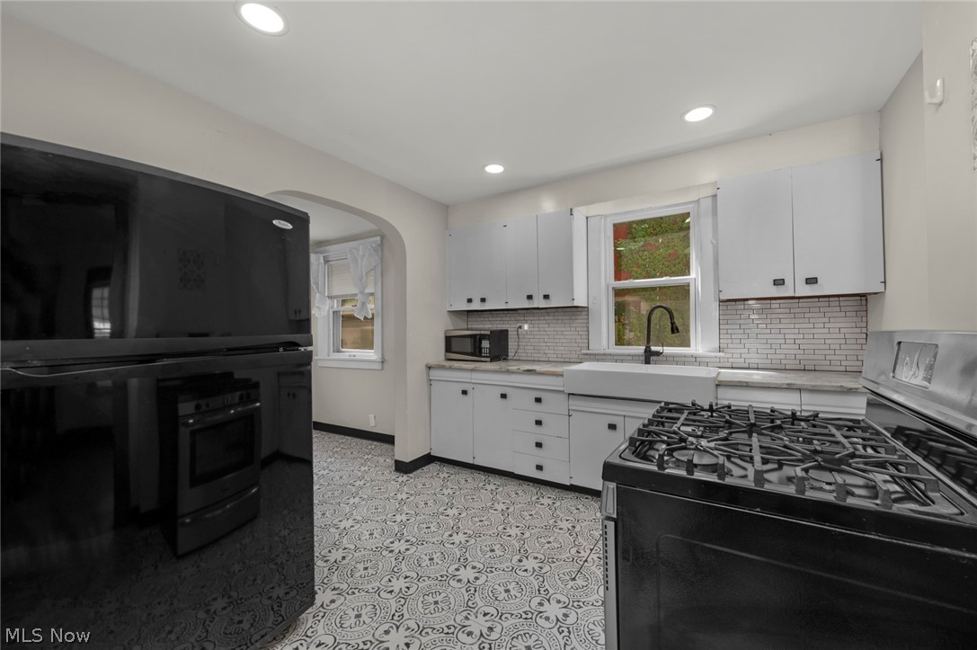 15242 Lake Shore Boulevard Property Photo 2