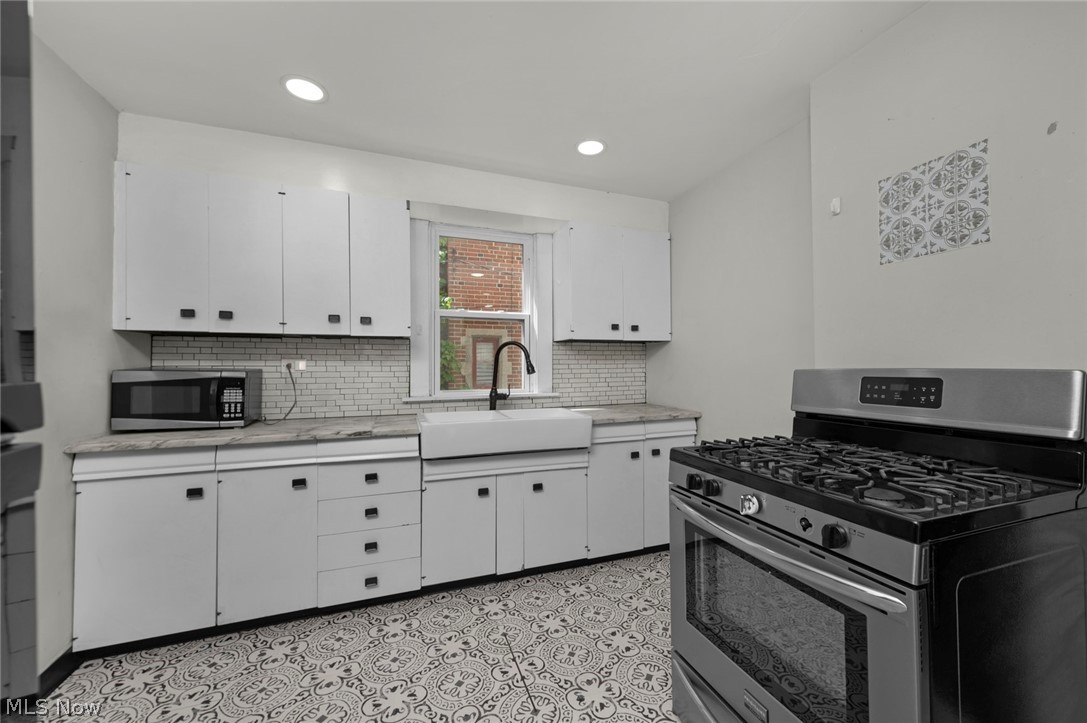 15242 Lake Shore Boulevard Property Photo 3