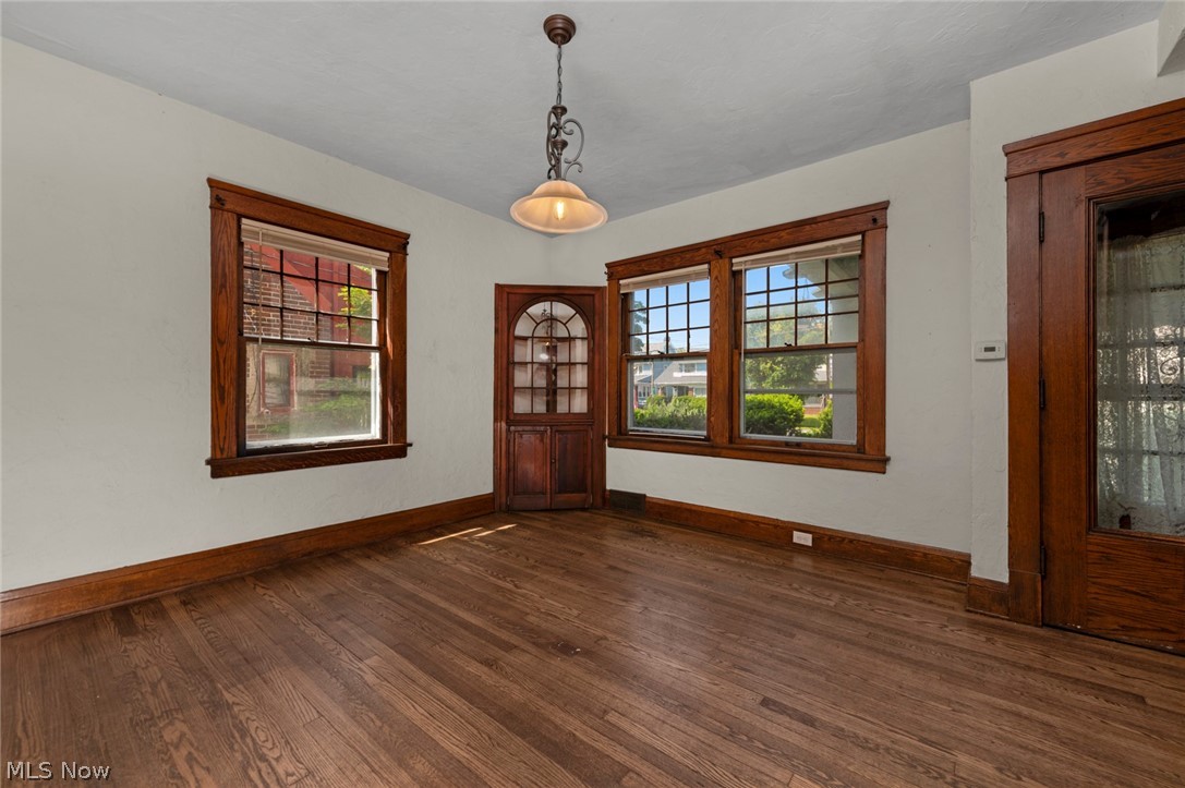 15242 Lake Shore Boulevard Property Photo 9