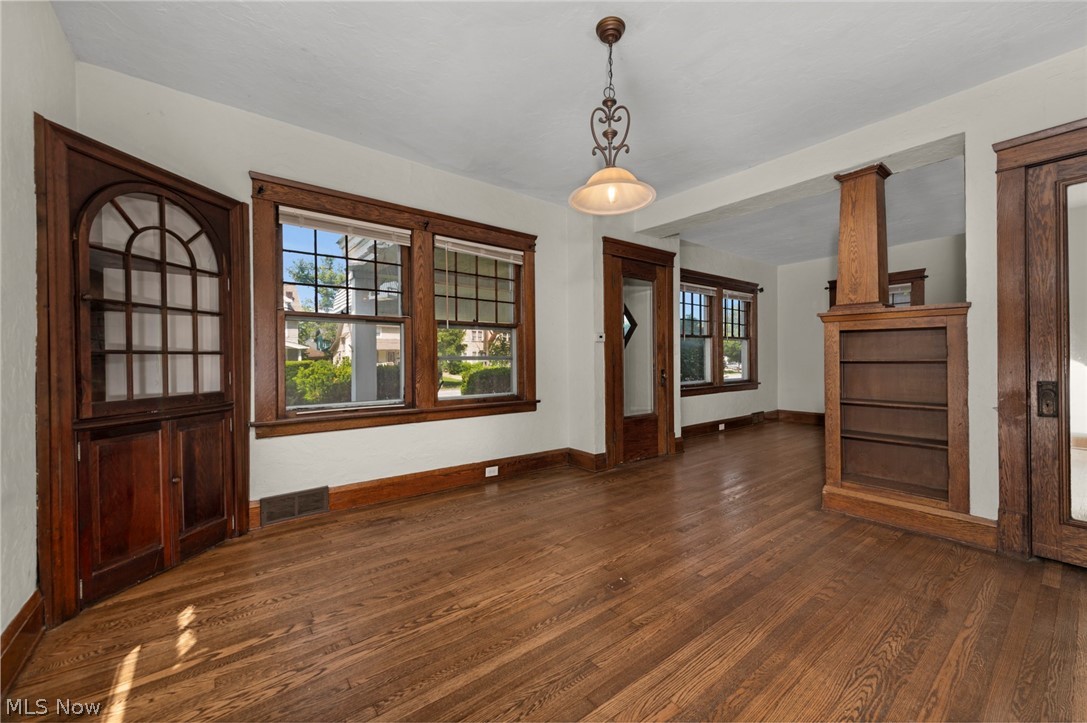 15242 Lake Shore Boulevard Property Photo 10