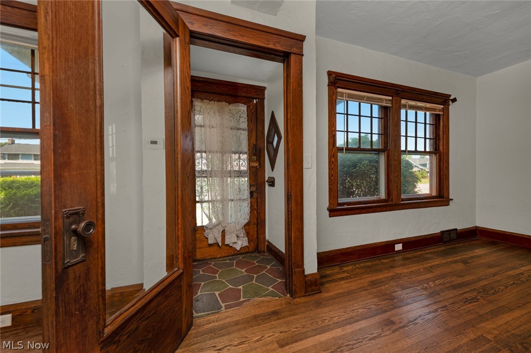 15242 Lake Shore Boulevard Property Photo 13
