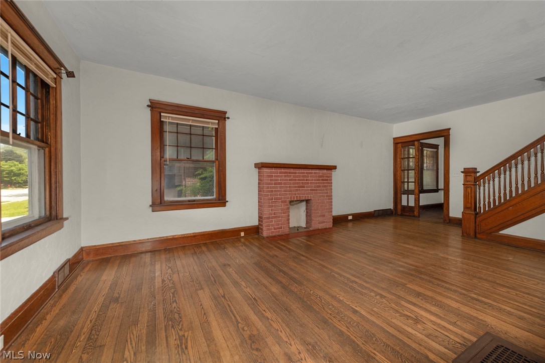 15242 Lake Shore Boulevard Property Photo 14