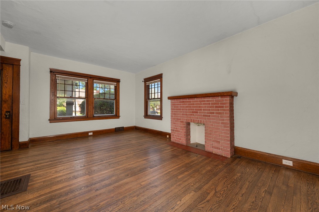 15242 Lake Shore Boulevard Property Photo 17