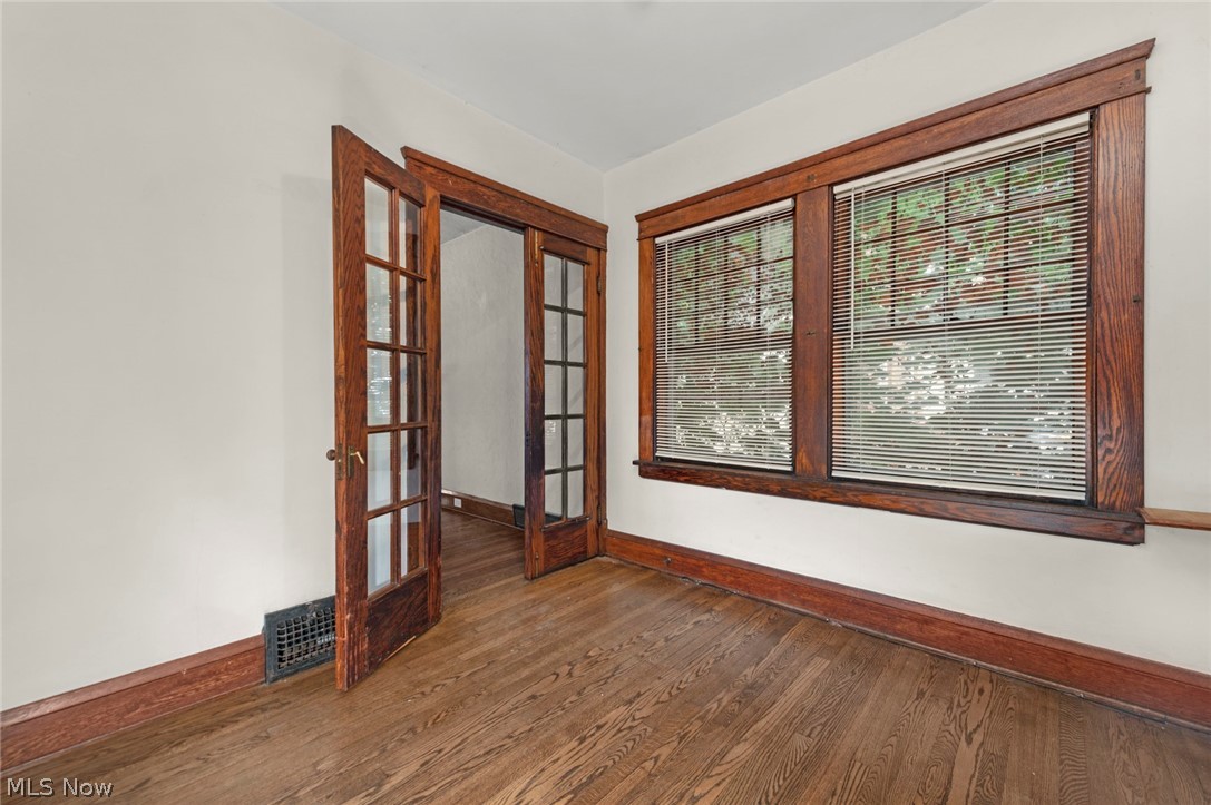 15242 Lake Shore Boulevard Property Photo 21