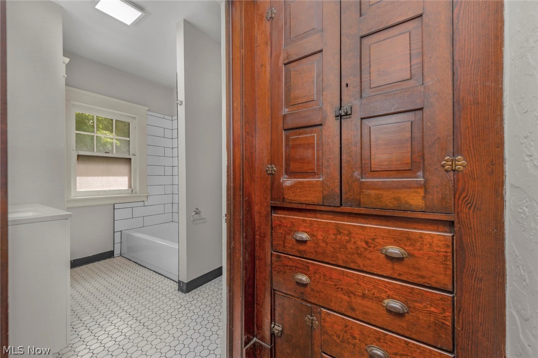 15242 Lake Shore Boulevard Property Photo 23