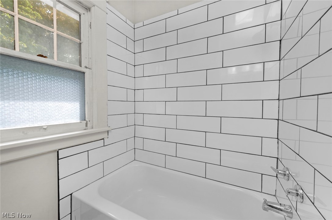 15242 Lake Shore Boulevard Property Photo 25