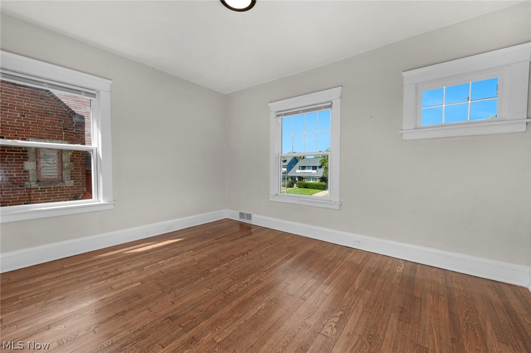 15242 Lake Shore Boulevard Property Photo 26