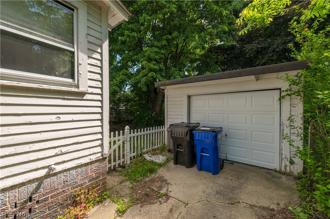 15242 Lake Shore Boulevard Property Photo 35