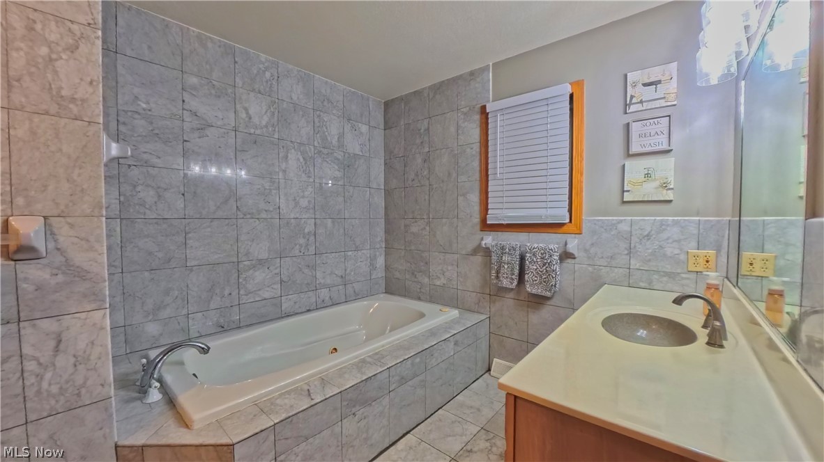 1751 Squaw Creek Drive Property Photo 27