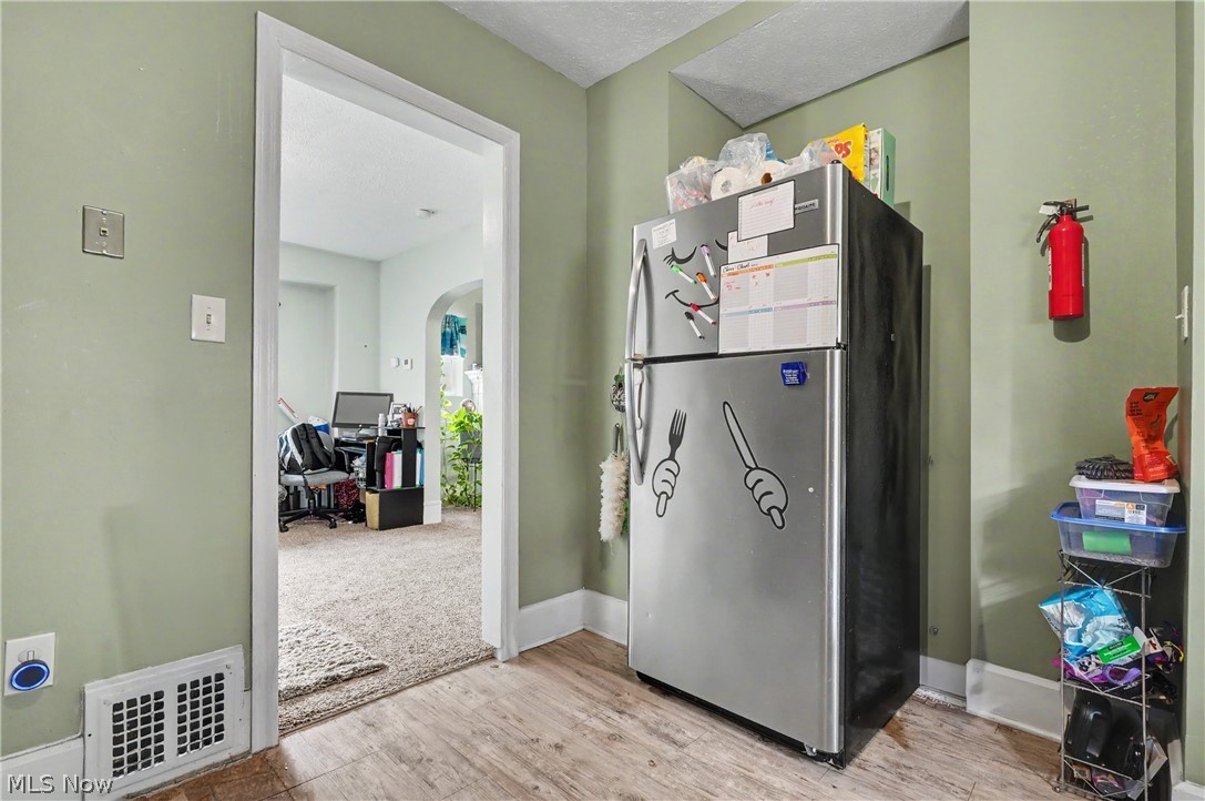 811 E Crosier Street Property Photo 4