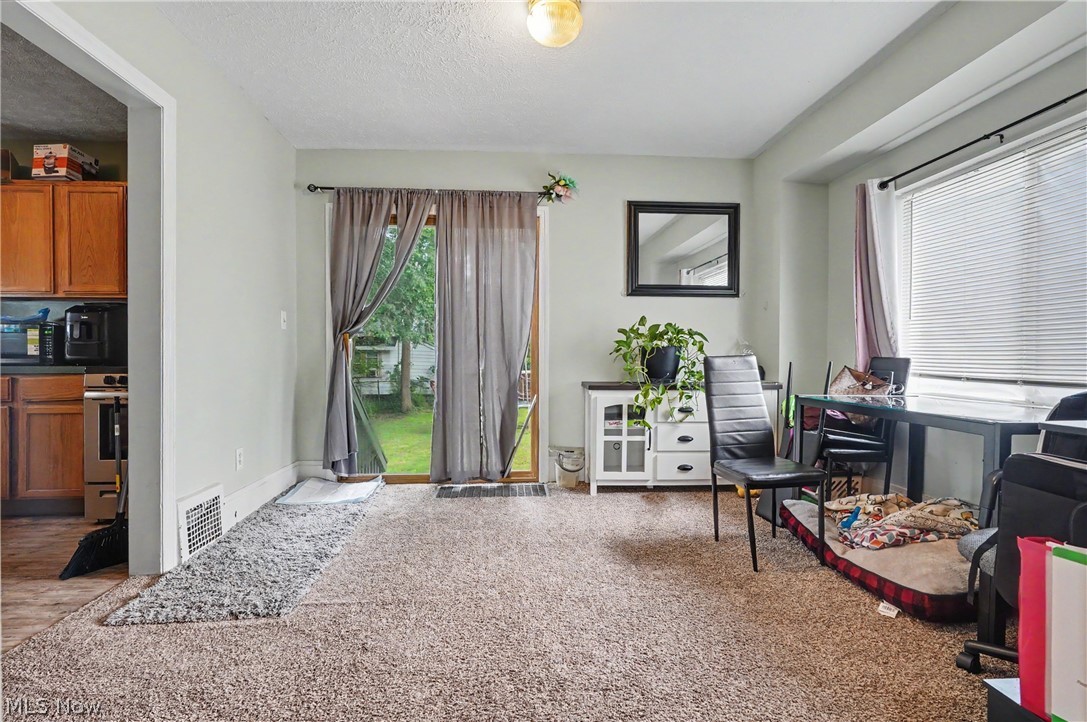 811 E Crosier Street Property Photo 6
