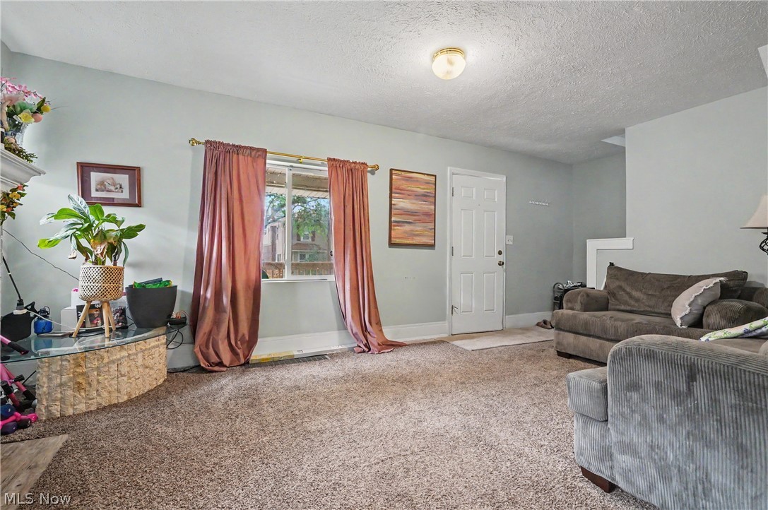 811 E Crosier Street Property Photo 9