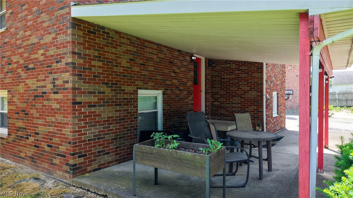 912 N Highland Avenue Property Photo 8