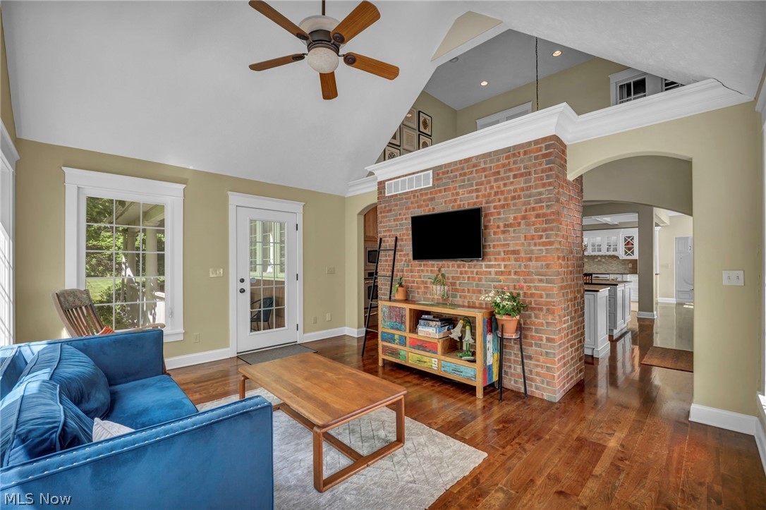 7125 Bridlewood Drive Property Photo 4
