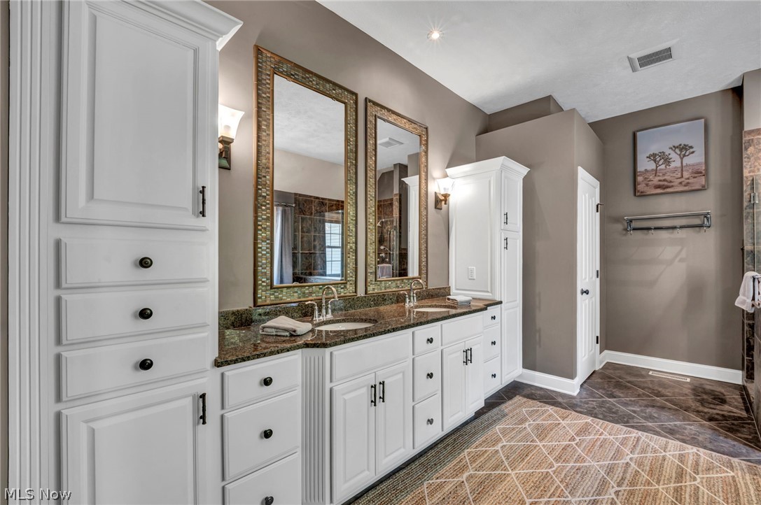 7125 Bridlewood Drive Property Photo 28