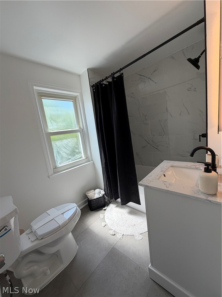 230 E 211th Street Property Photo 20