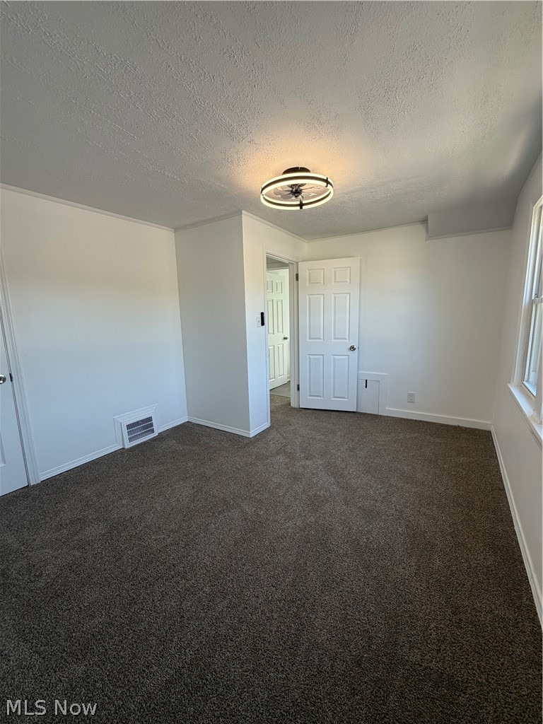 230 E 211th Street Property Photo 28