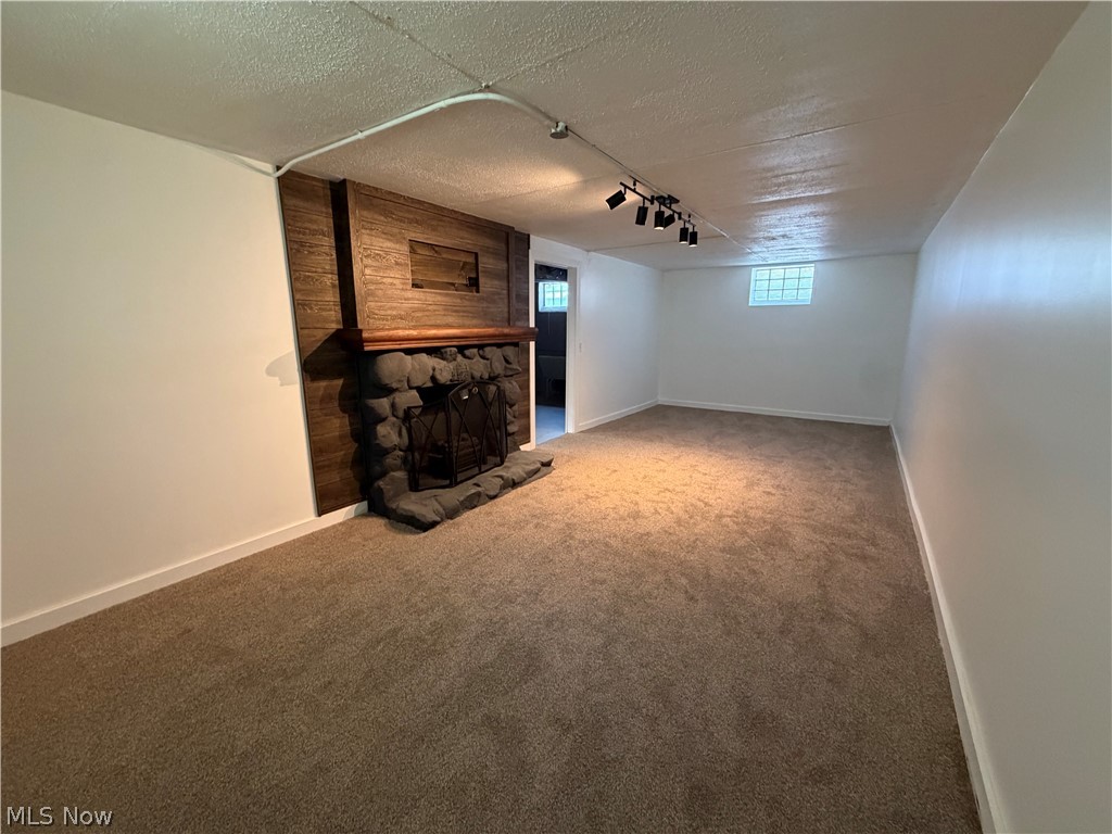 230 E 211th Street Property Photo 43