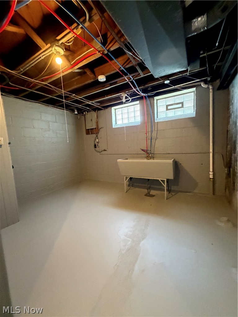 230 E 211th Street Property Photo 46