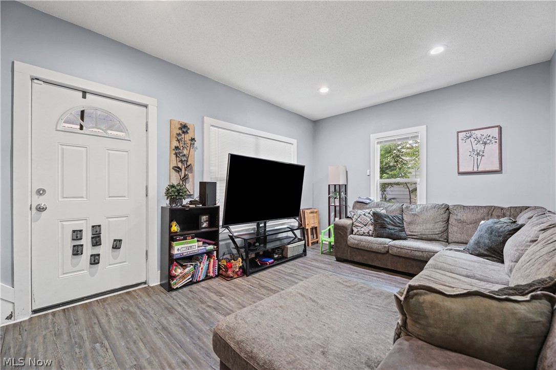761 Carlysle Street Property Photo 3