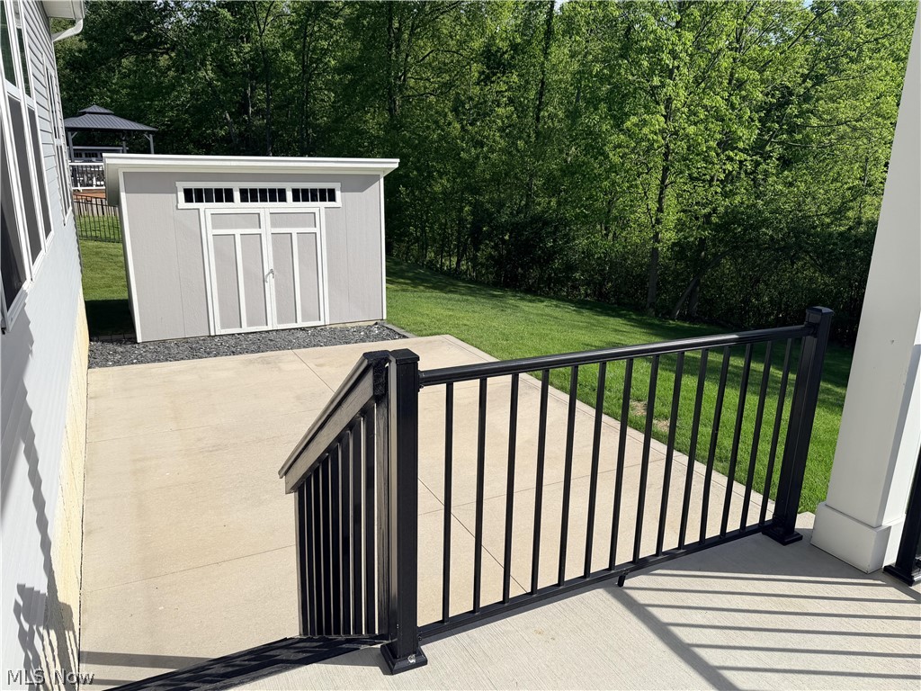 996 Ashley Taylor Court Property Photo 4