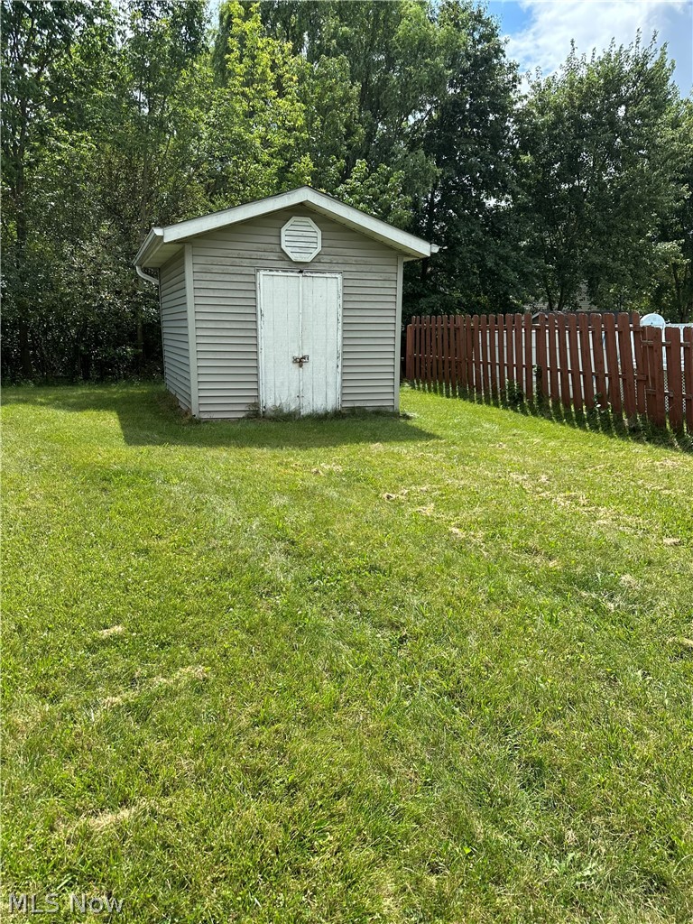 25235 Suwanee Avenue Property Photo 7
