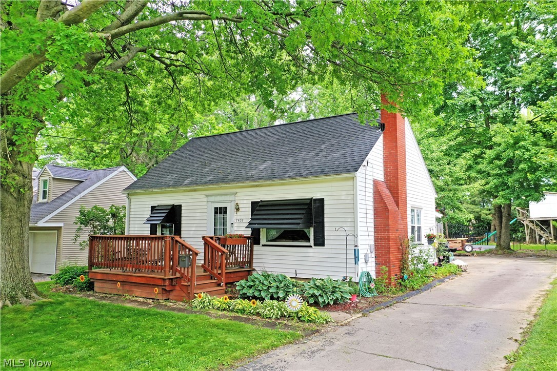 7435 Westview Drive Property Photo 1