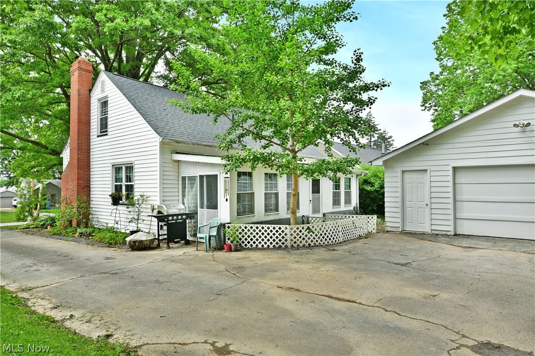 7435 Westview Drive Property Photo 3