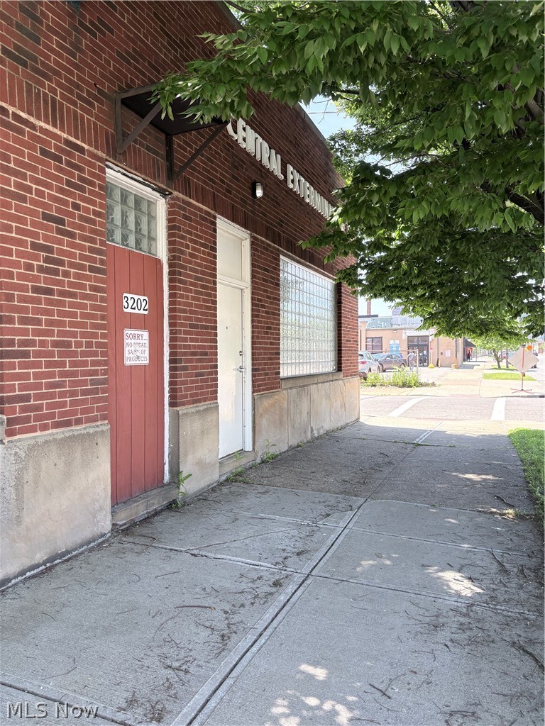 3202 St Clair Avenue Ne Property Photo 1