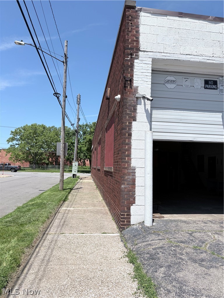 3202 St Clair Avenue Ne Property Photo 4