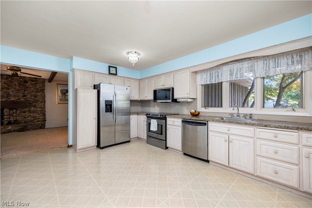 8636 Scarlet Oak Lane Property Photo 7