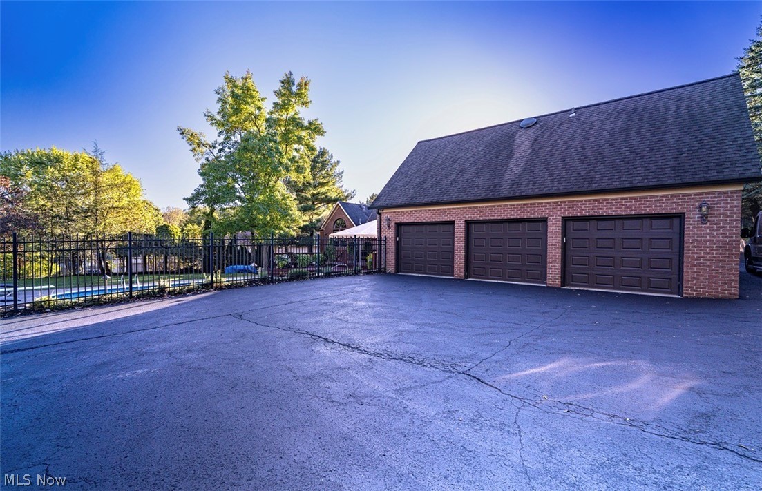 6145 Pebble Beach Court Property Photo 2
