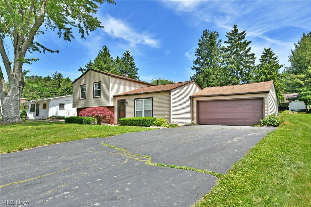 566 Greenleaf Avenue Ne Property Photo 2