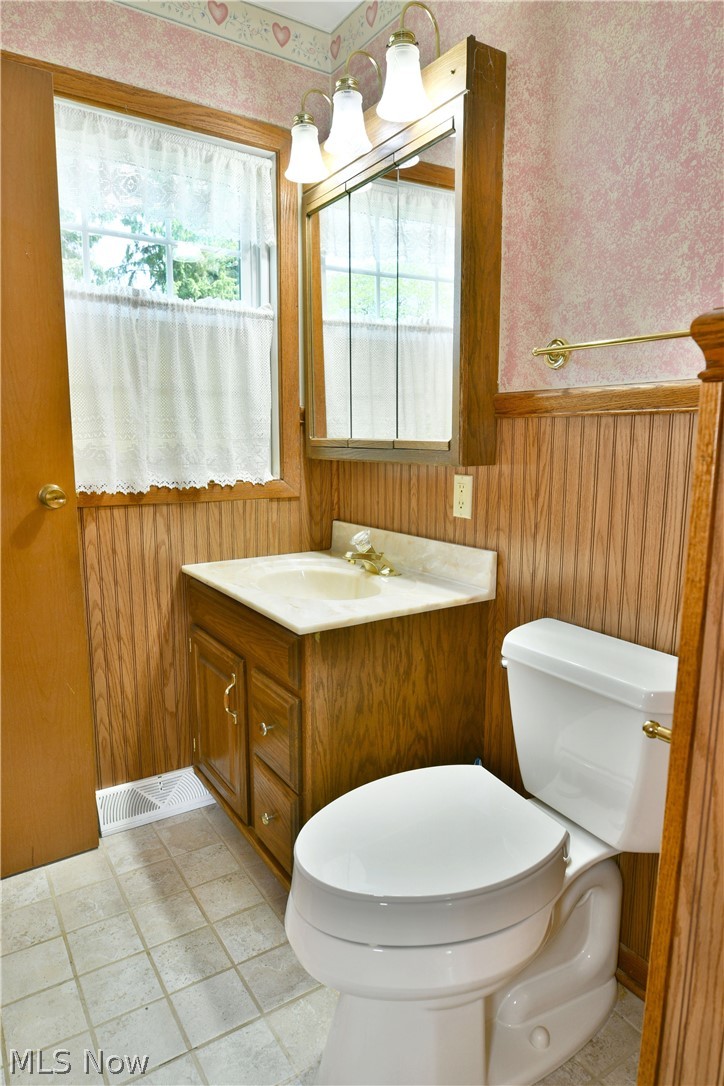 566 Greenleaf Avenue Ne Property Photo 10