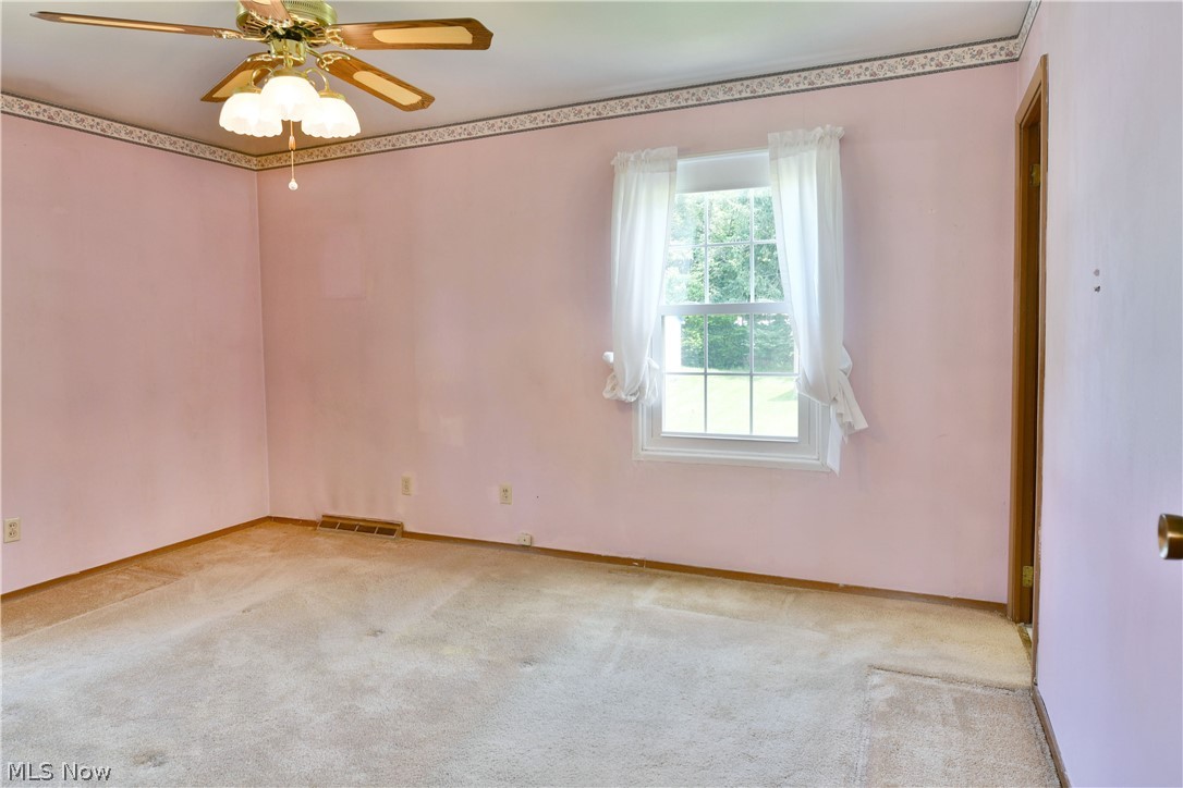 566 Greenleaf Avenue Ne Property Photo 13