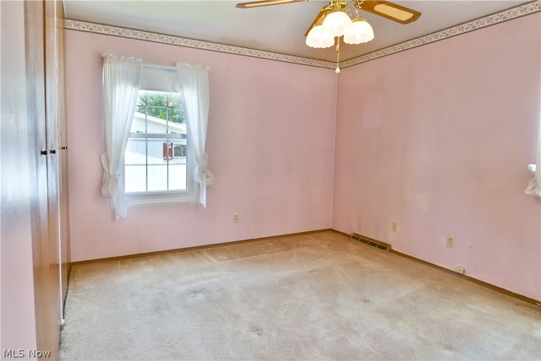 566 Greenleaf Avenue Ne Property Photo 14