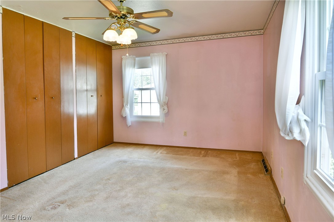 566 Greenleaf Avenue Ne Property Photo 15