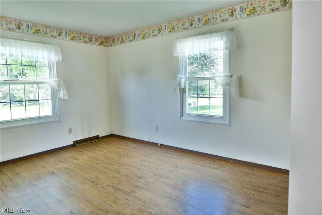 566 Greenleaf Avenue Ne Property Photo 17