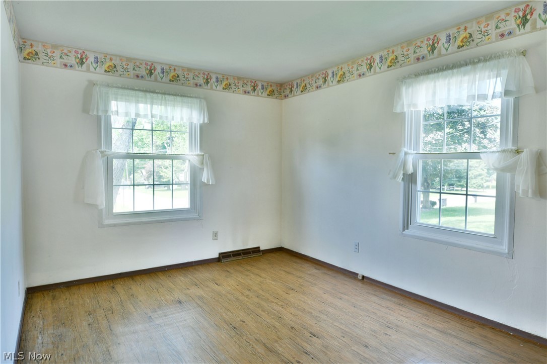 566 Greenleaf Avenue Ne Property Photo 18