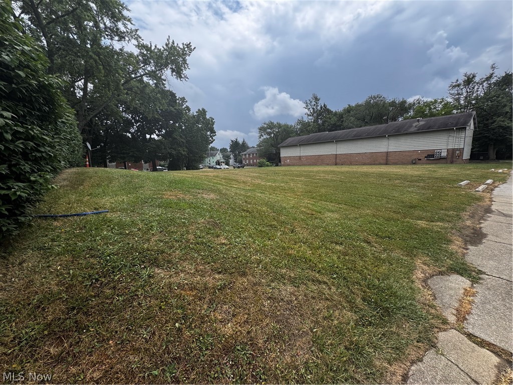 444 Sumner Street Property Photo 3