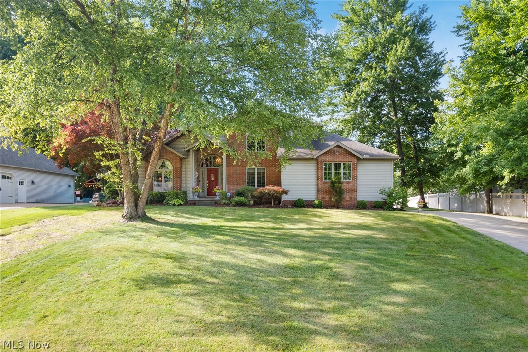 1938 Fairway Drive Property Photo 2