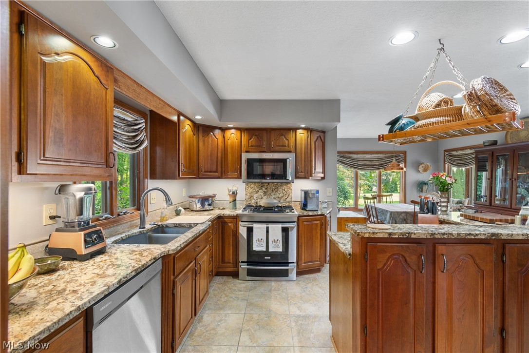 1938 Fairway Drive Property Photo 9