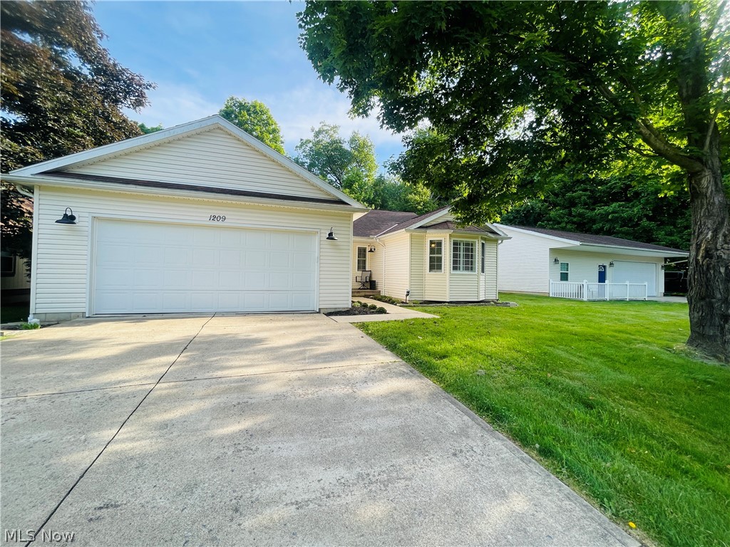 1209 Apple Valley Dr Property Photo 1