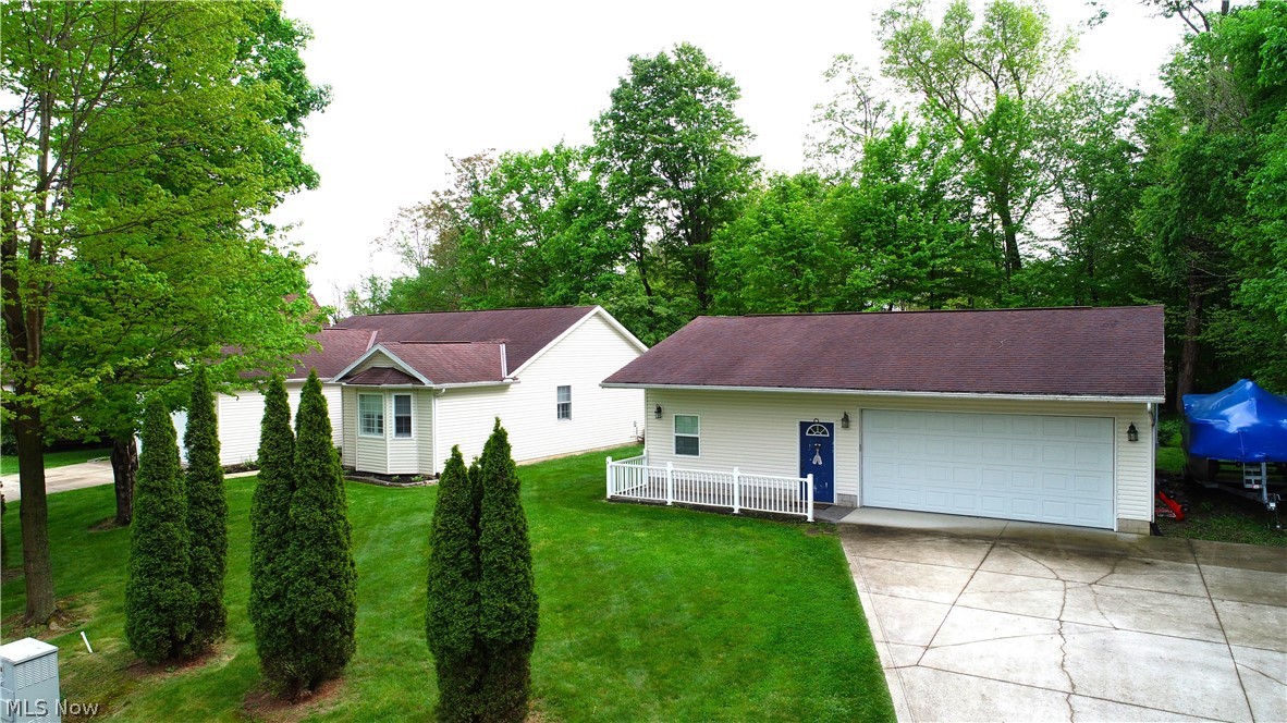 1209 Apple Valley Dr Property Photo 3