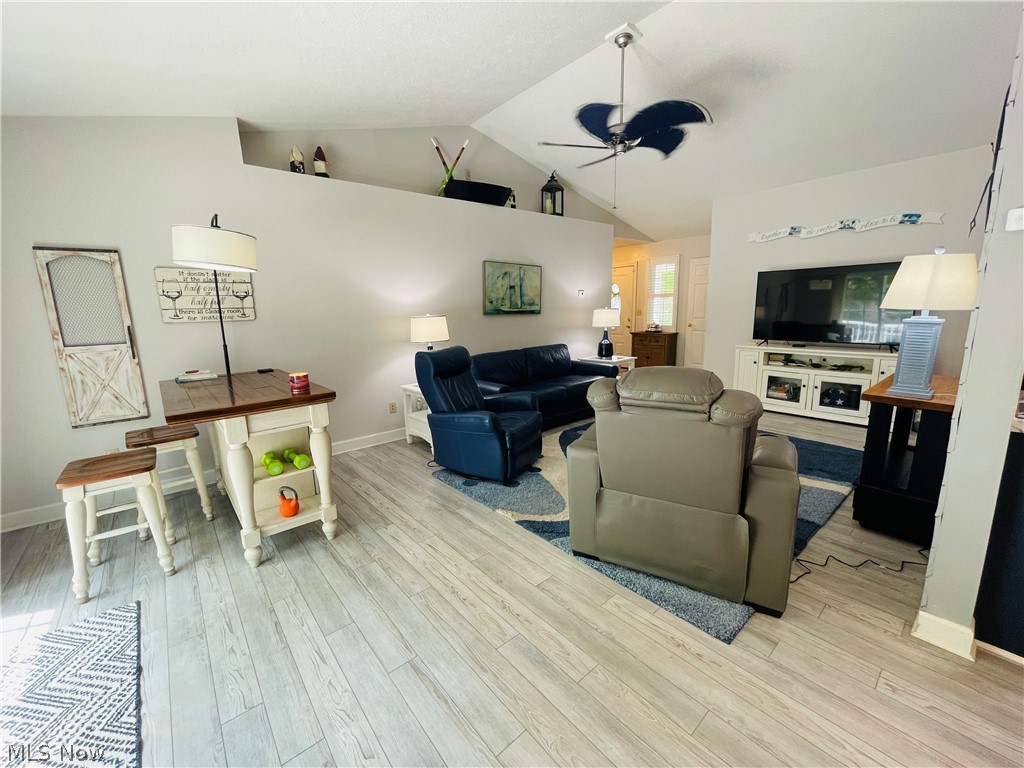 1209 Apple Valley Dr Property Photo 8