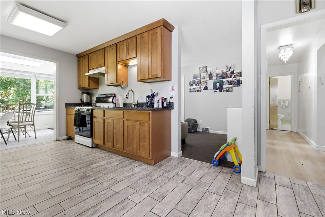 2431 White Road Property Photo 4