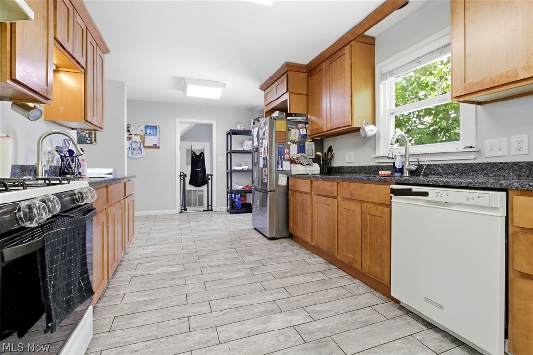 2431 White Road Property Photo 6